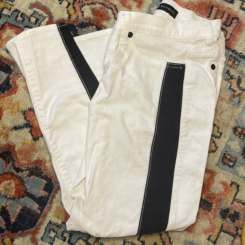 Rock and republic capris white with black stripe size 6